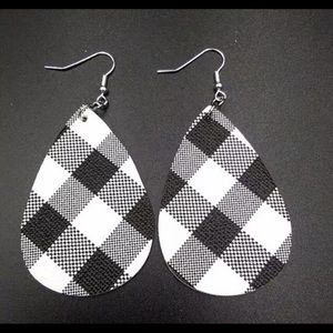 🐃 🤍 Faux Leather Buffalo Plaid Earrings 🤍🐃
